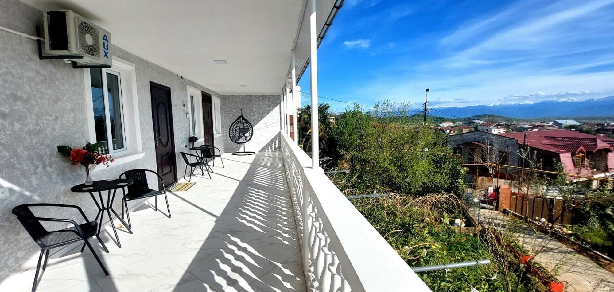 Hilltop Guest House Kutaisi Exteriör bild